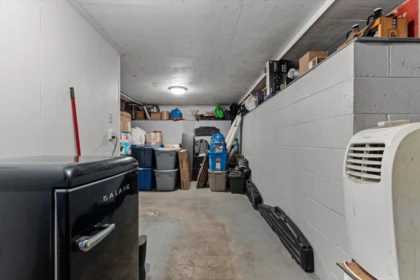 Hallway Photo of 439 5th Avenue, Hope, BC