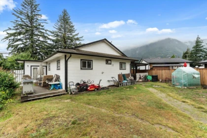 Outdoor Kitchen Photo of 439 5th Avenue, Hope, BC