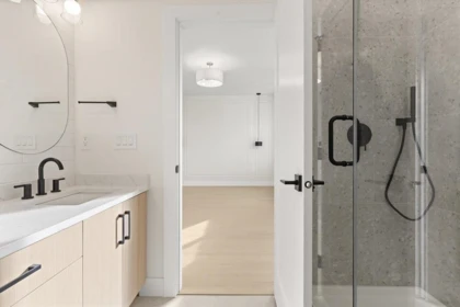 Guest Bathroom Photo of 2 45141 Watson Road, Chilliwack, BC