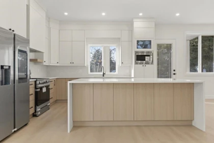 Kitchen Island Photo of 2 45141 Watson Road, Chilliwack, BC