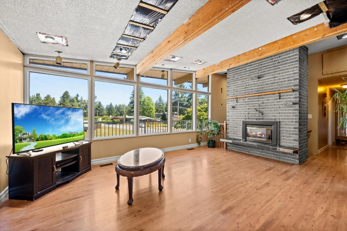 Living Room Photo of 33222 Hawthorne Avenue, Abbotsford, BC