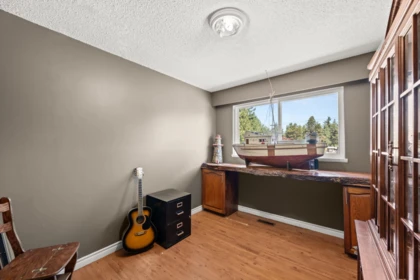Guest Bathroom Photo of 33222 Hawthorne Avenue, Abbotsford, BC