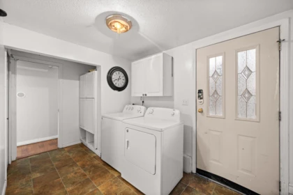 Mudroom Photo of 33222 Hawthorne Avenue, Abbotsford, BC