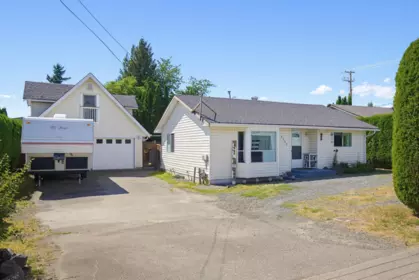 8585 Broadway Street, Chilliwack, BC, Chilliwack — Single Family Residence for sale