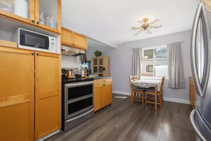 Kitchen Island Photo of 8585 Broadway Street, Chilliwack, BC
