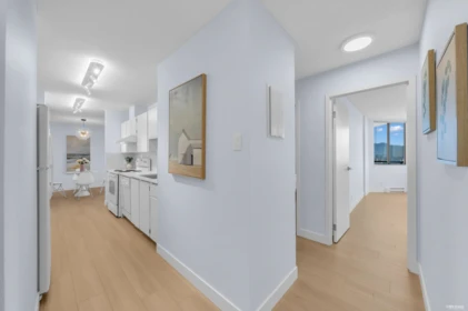 Hallway Photo of 2001 6540 Burlington Avenue, Burnaby, BC