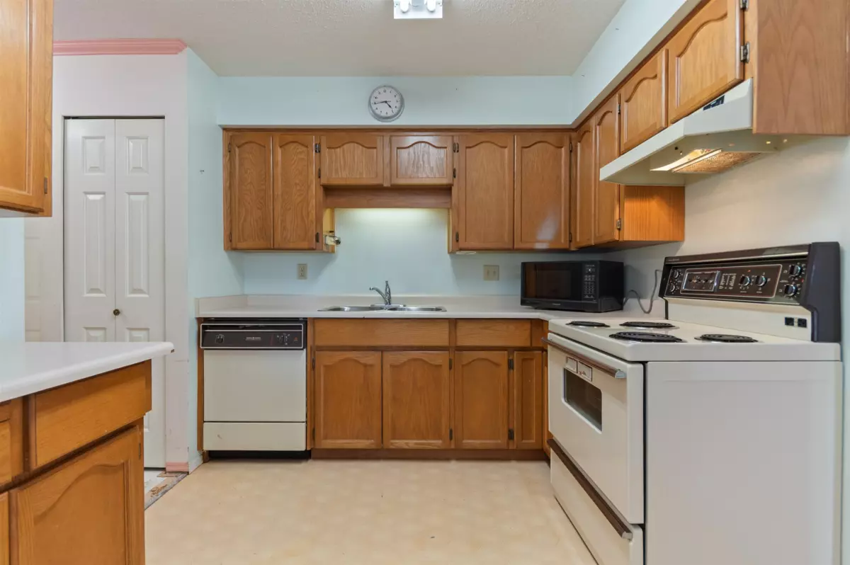 Dining Area Photo of 202 8725 Elm Drive, Chilliwack, BC