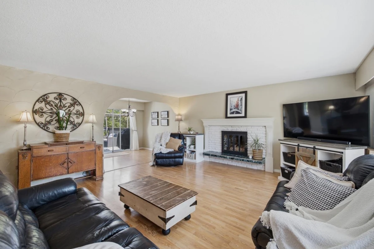 Dining Area Photo of 2413 Scott Place, Port Coquitlam, BC