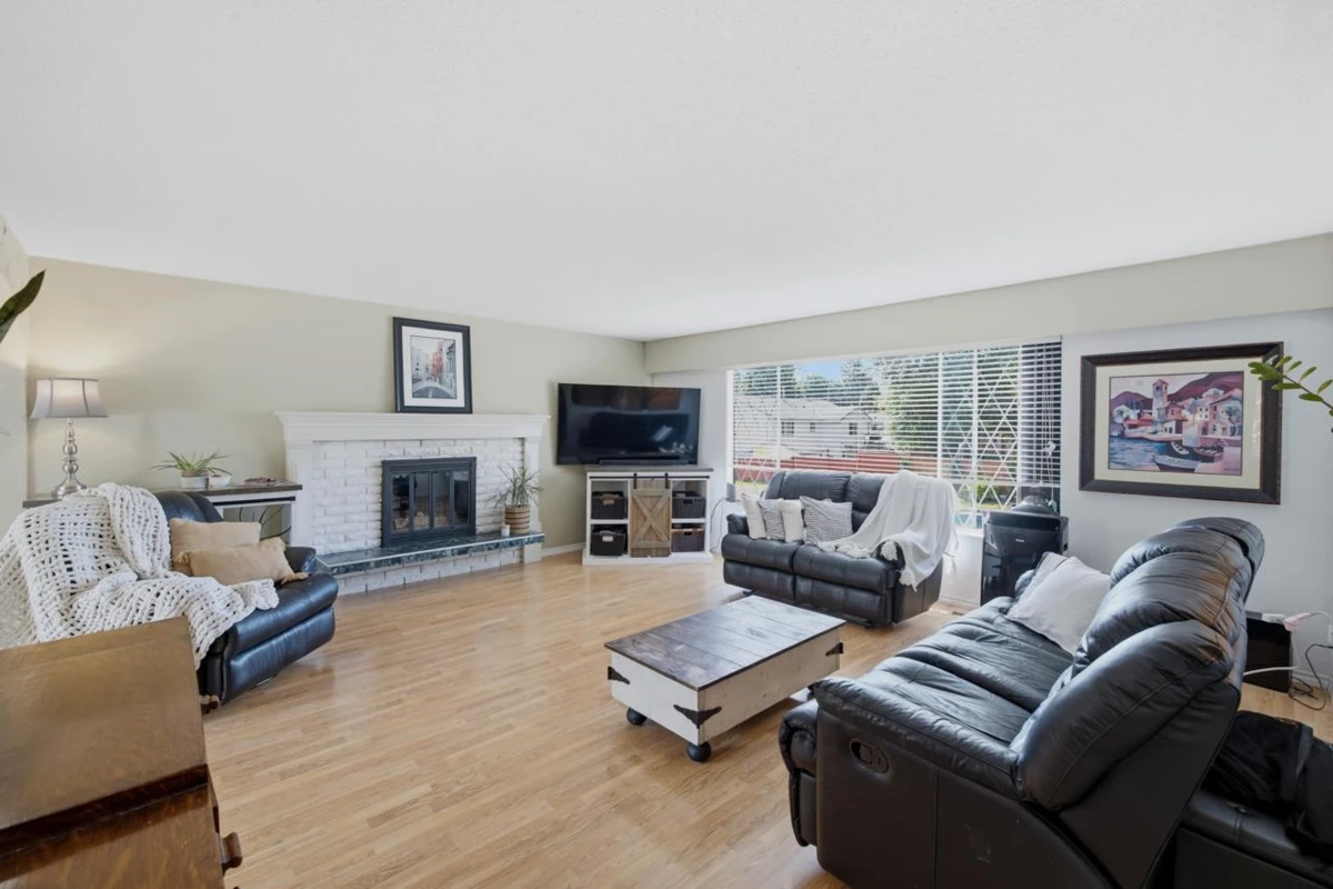 Living Room Photo of 2413 Scott Place, Port Coquitlam, BC