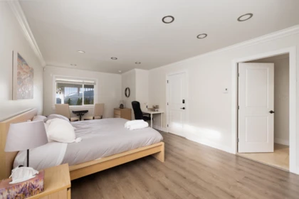 Hallway Photo of 4050 St. Pauls Avenue, North Vancouver, BC