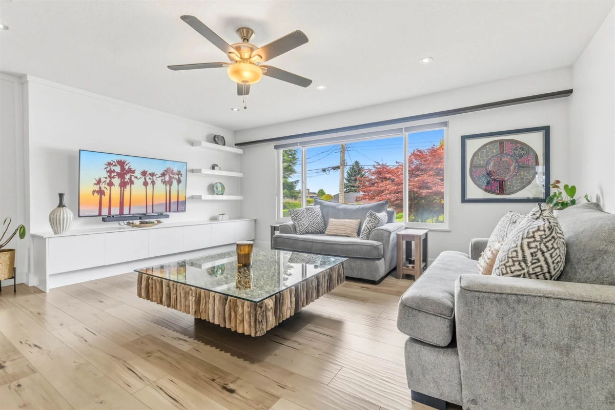 Living Room Photo of 7848 117a Street, Delta, BC