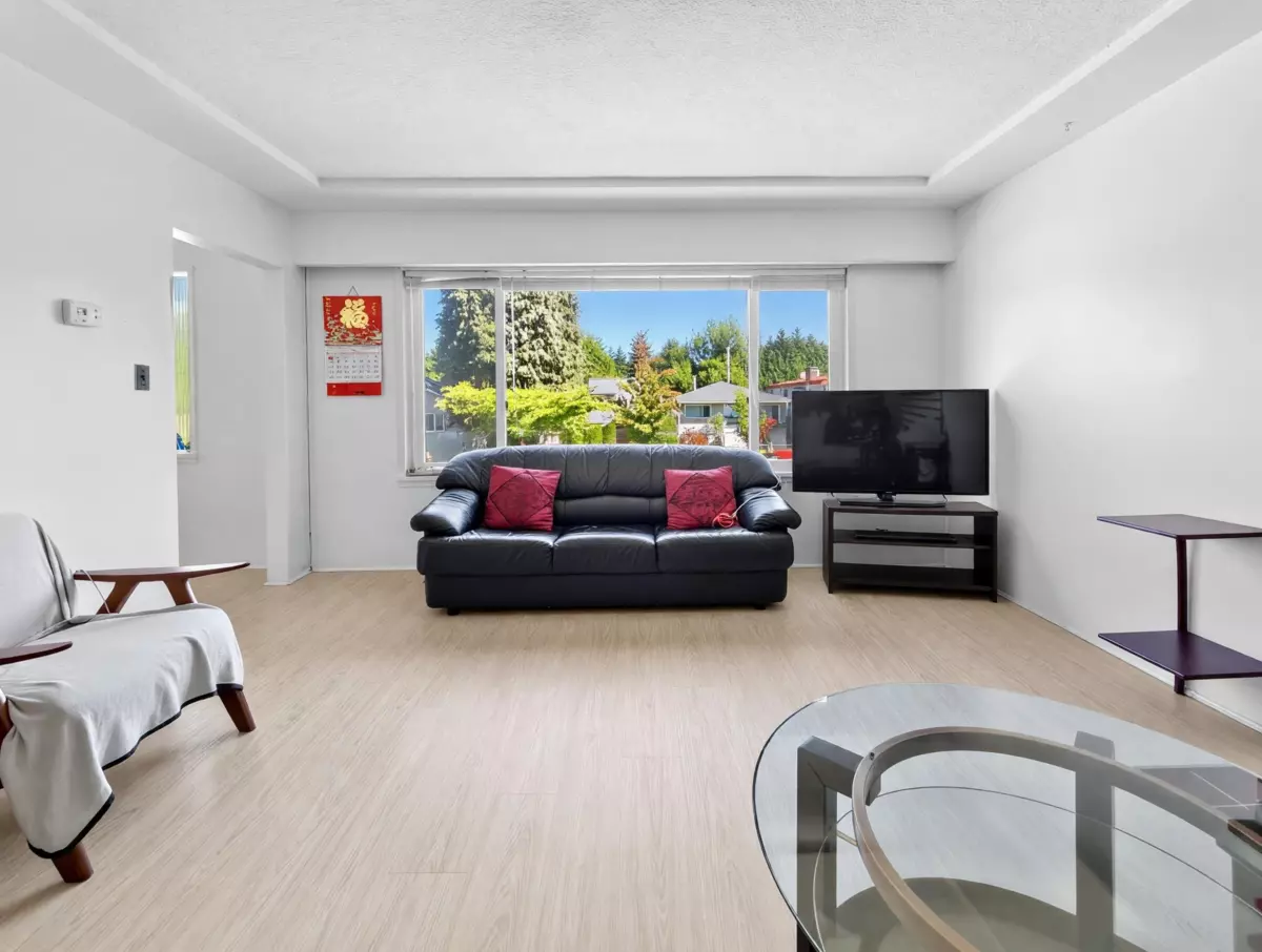 Living Room Photo of 2514 E 27th Avenue, Vancouver, BC