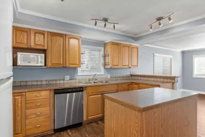 Kitchen Photo of 10 45640 Watson Road, Chilliwack, BC