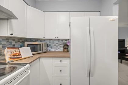204 1544 Fir Street, White Rock, BC, White Rock — Apartment/Condo for sale