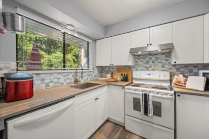 204 1544 Fir Street, White Rock, BC, White Rock — Apartment/Condo for sale