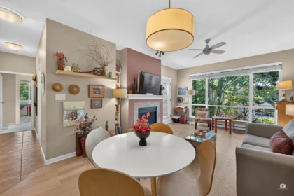 409 6742 Station Hill Court, Burnaby, BC, Burnaby — Apartment/Condo for sale