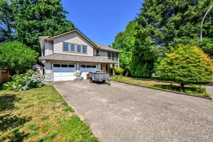Kitchen Island Photo of 20919 93rd Avenue, Langley, BC