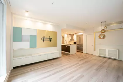 105 733 W 3rd Street, North Vancouver, BC, North Vancouver — Apartment/Condo for sale