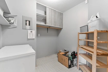 Basement Recreation Room Photo of 207 33233 Bourquin Crescent, Abbotsford, BC