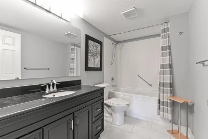 Bedroom 3 Photo of 207 33233 Bourquin Crescent, Abbotsford, BC