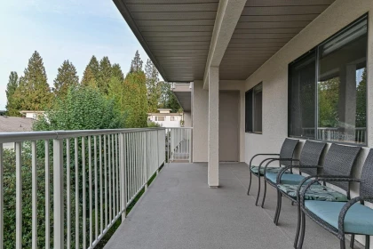 Powder Room Photo of 207 33233 Bourquin Crescent, Abbotsford, BC