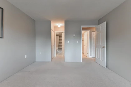 Walk-In Closet Photo of 207 33233 Bourquin Crescent, Abbotsford, BC