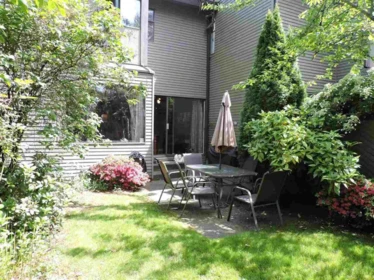 1147 Montroyal Boulevard, North Vancouver, BC, North Vancouver — Townhouse for sale