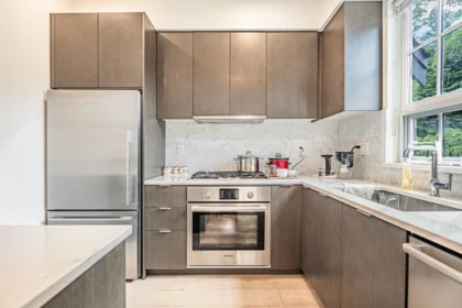 Kitchen Island Photo of 7903 Oak Street, Vancouver, BC