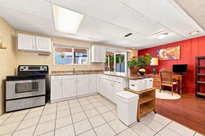 Hallway Photo of 9146 118 Street, Delta, BC