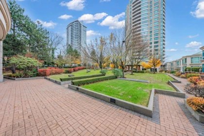 Swimming Pool Photo of 802 6611 Southoaks Crescent, Burnaby, BC