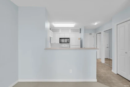 Walk-In Closet Photo of 802 6611 Southoaks Crescent, Burnaby, BC