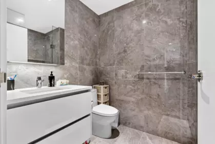 Primary Bathroom Photo of 1410 8133 Cook Road, Richmond, BC
