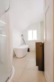 Primary Bathroom Photo of 3874 W 13th Avenue, Vancouver, BC
