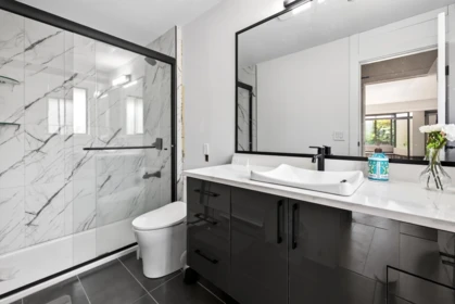 Guest Bathroom Photo of 24694 21b Avenue, Langley, BC