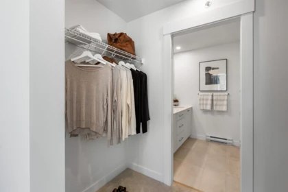 Primary Bathroom Photo of 207 2771 Montrose Avenue, Abbotsford, BC