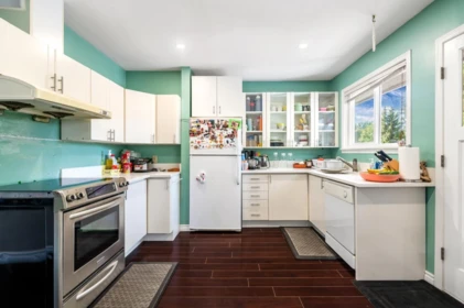 Kitchen Island Photo of 14940 Kew Drive, Surrey, BC