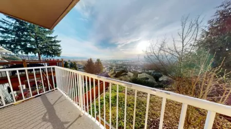 Hallway Photo of 197 Warrick Street, Coquitlam, BC