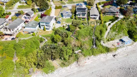 6221 Sunshine Coast Highway, Sechelt, BC, Sechelt — Single Family Residence for sale