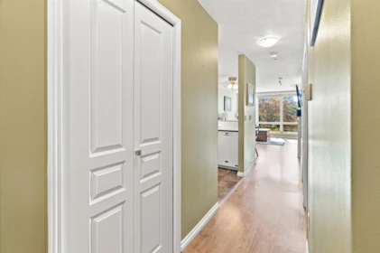 206 5800 Andrews Road, Richmond, BC, Richmond — Apartment/Condo for sale