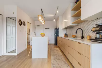 Kitchen Island Photo of PH10 702 E King Edward Avenue, Vancouver, BC