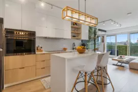 PH10 702 E King Edward Avenue, Vancouver, BC