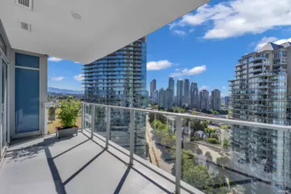 Mudroom Photo of 1701 1788 Gilmore Avenue, Burnaby, BC