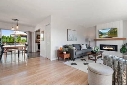 Breakfast Nook Photo of 10336 Grant Street, Chilliwack, BC