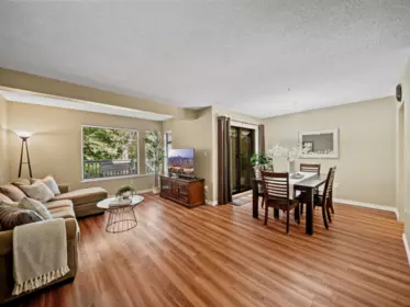 Kitchen Island Photo of 1789 Lilac Drive, White Rock, BC