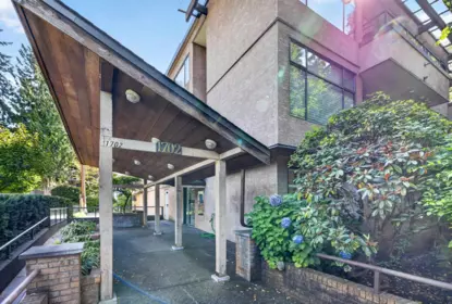 Front Yard Photo of 101 1702 Chesterfield Avenue, North Vancouver, BC