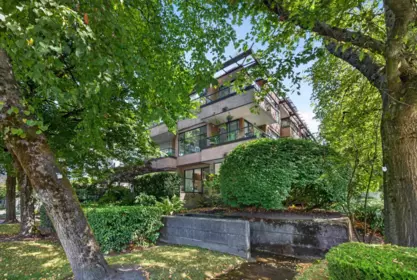 Garden / Landscaping Photo of 101 1702 Chesterfield Avenue, North Vancouver, BC