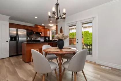 Kitchen Island Photo of 4 44523 Mclaren Drive, Chilliwack, BC