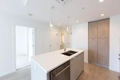 203 108 E 8th Street, North Vancouver, BC, North Vancouver — Apartment/Condo for sale