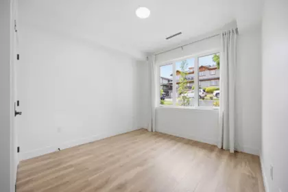 Entry Foyer Photo of 40 Sea Avenue, Burnaby, BC