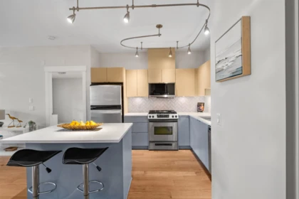 Kitchen Island Photo of 307 1468 St. Andrews Avenue, North Vancouver, BC